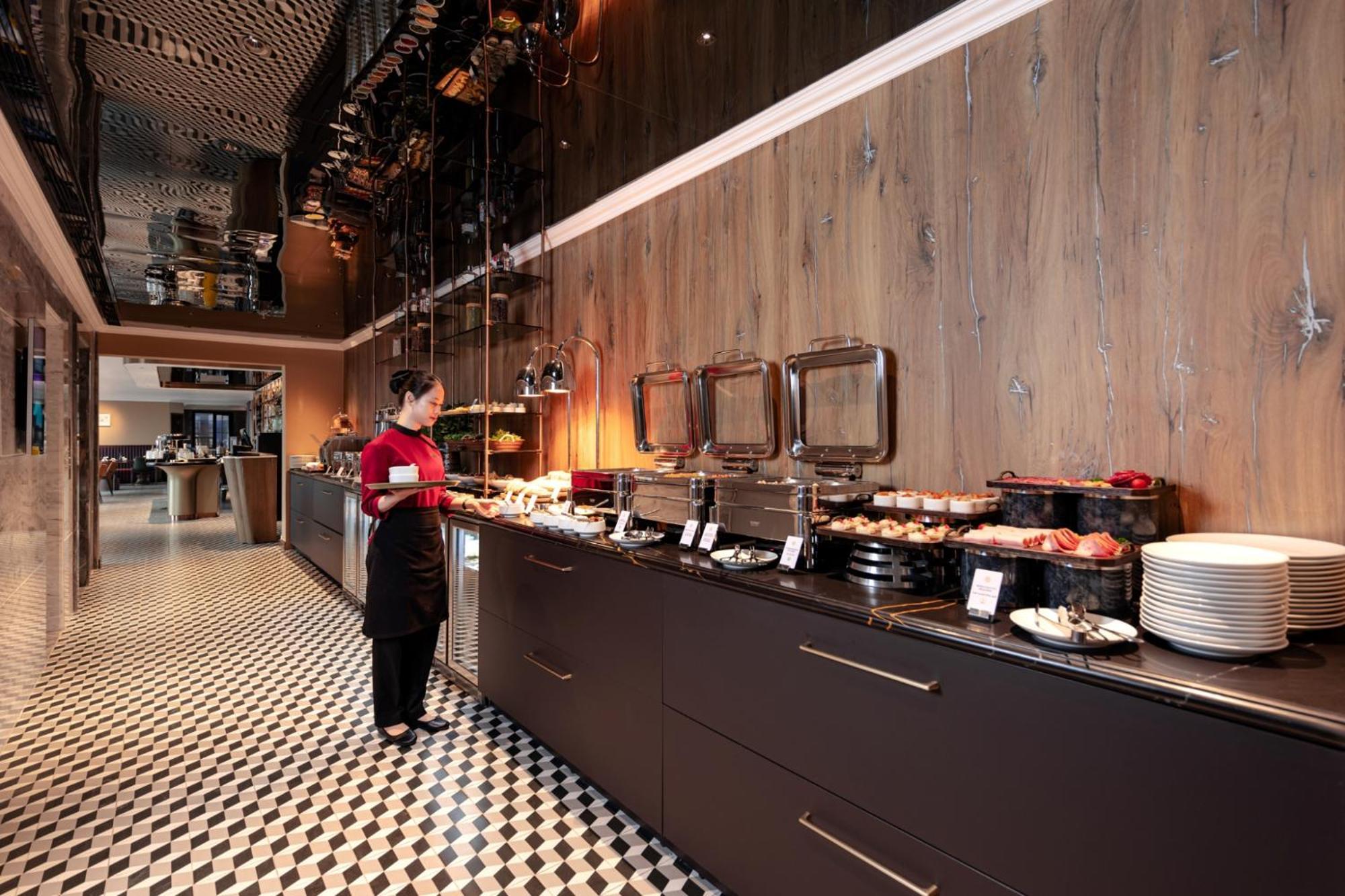 La Siesta Classic Hang Thung Hanoi Buitenkant foto The buffet at the lounge