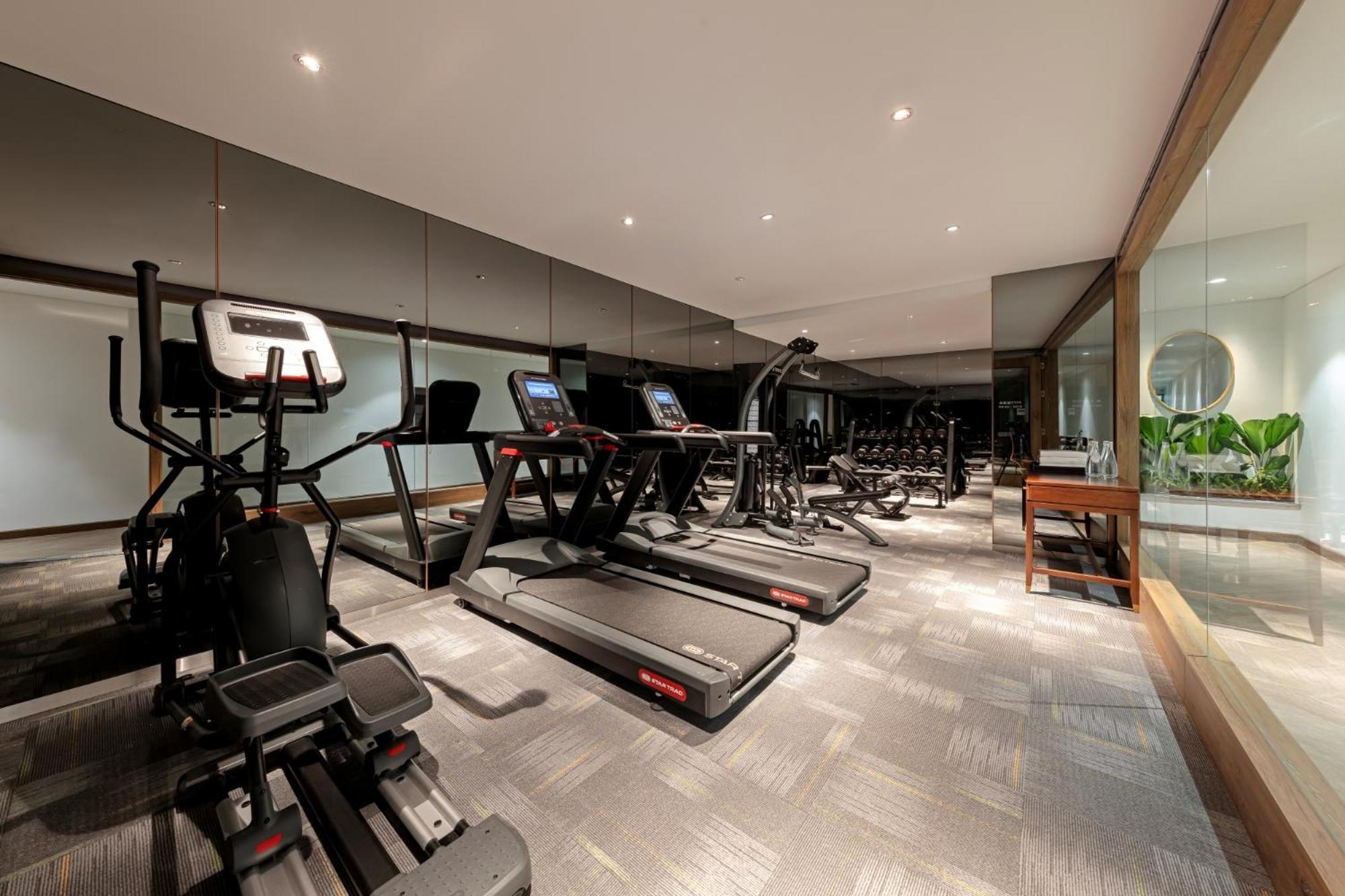 La Siesta Classic Hang Thung Hanoi Buitenkant foto The gym at The Hari