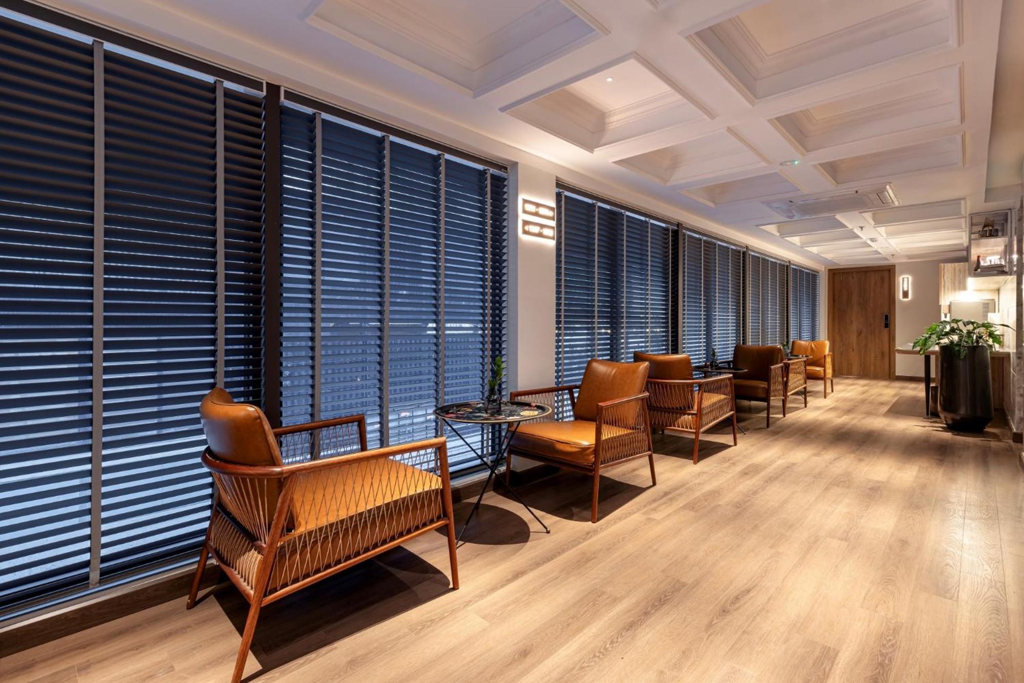 La Siesta Classic Hang Thung Hanoi Buitenkant foto The lounge at the airport