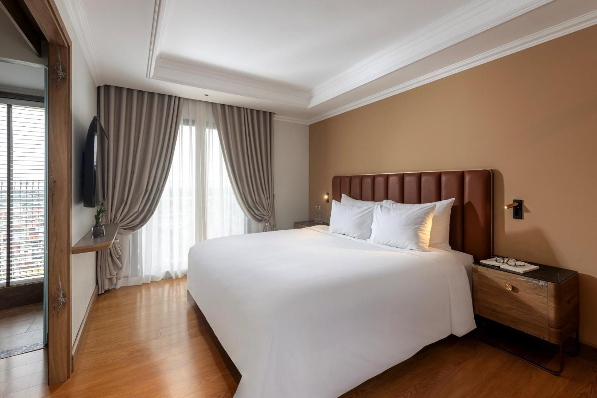 La Siesta Classic Hang Thung Hanoi Buitenkant foto A bedroom at the hotel